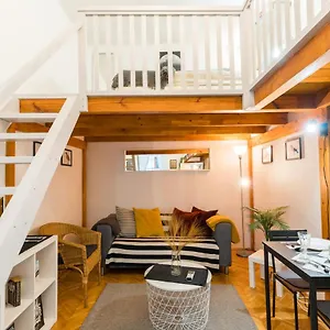 Apartamento Lovely Little Loft In The Heart Of, Budapest