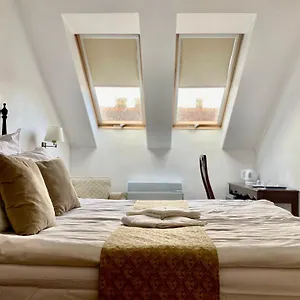 Opera16 Guestrooms 招待所
