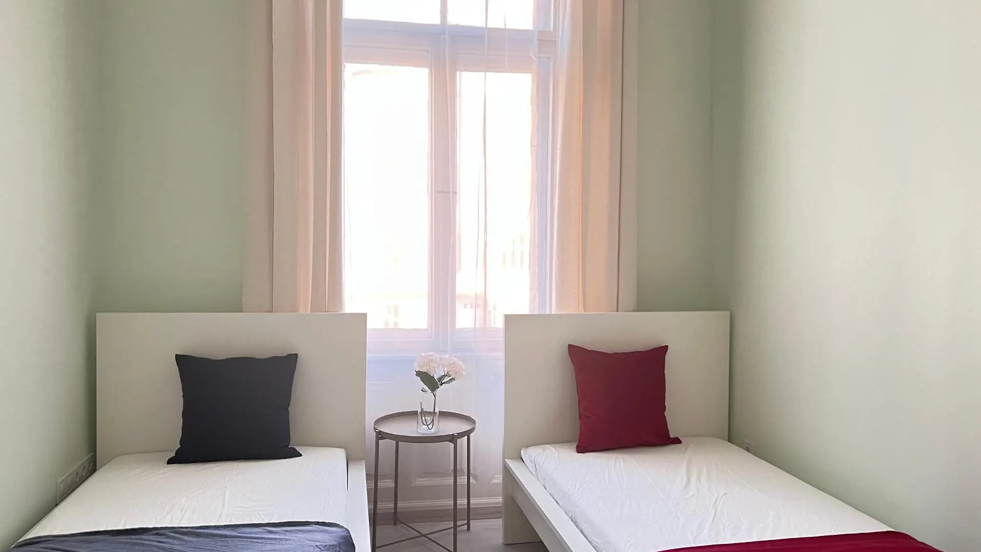 Homestay Baross Apartment With Convenience And Style Budapest