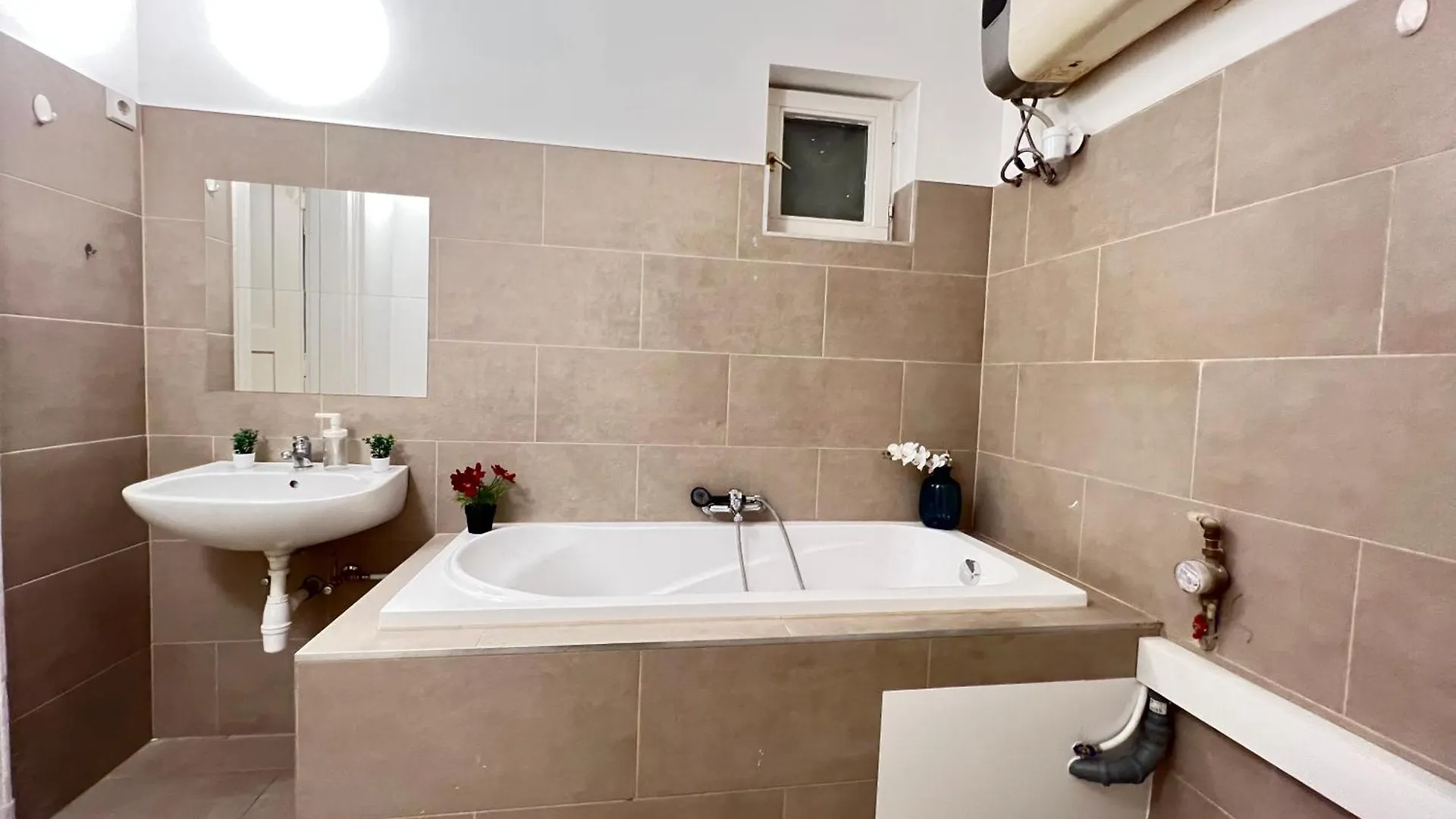 Baross Apartment With Convenience And Style Budapest 0*,