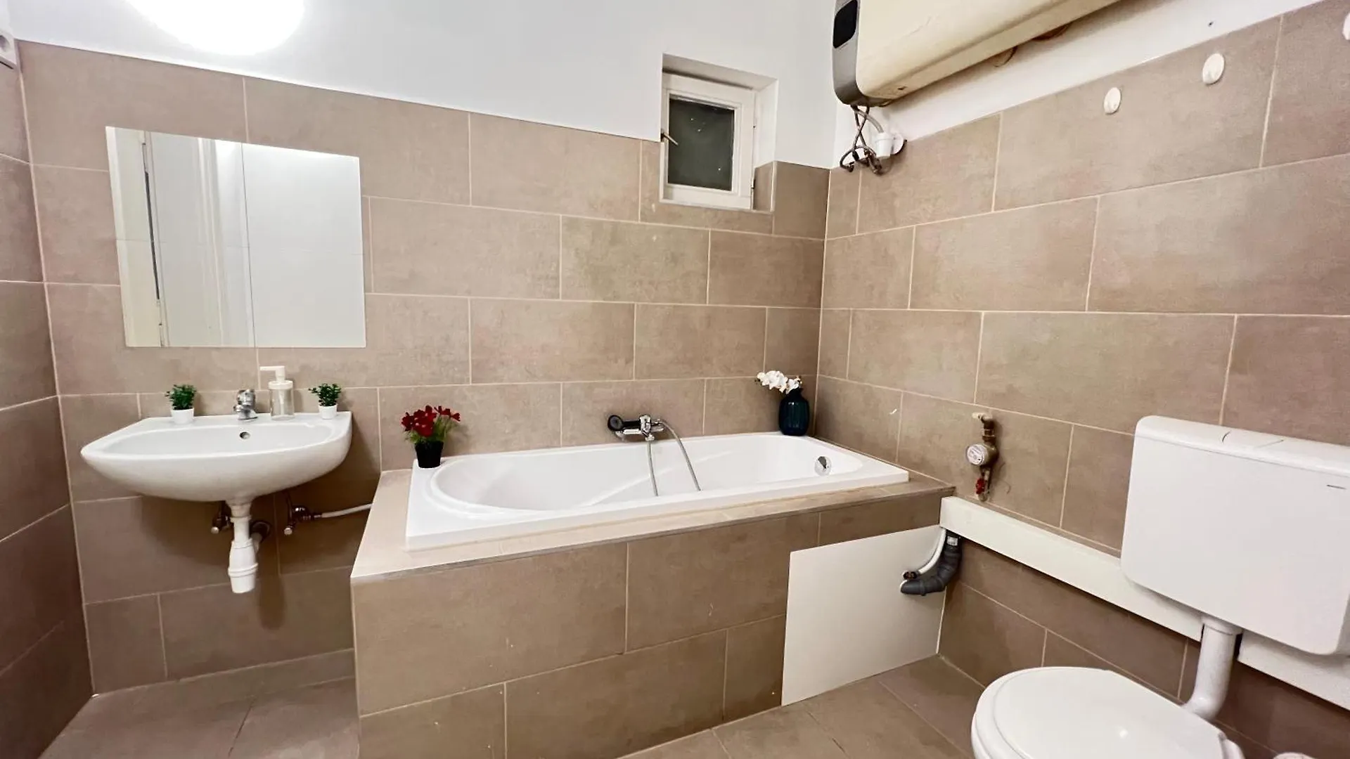 Baross Apartment With Convenience And Style Budapest Homestay