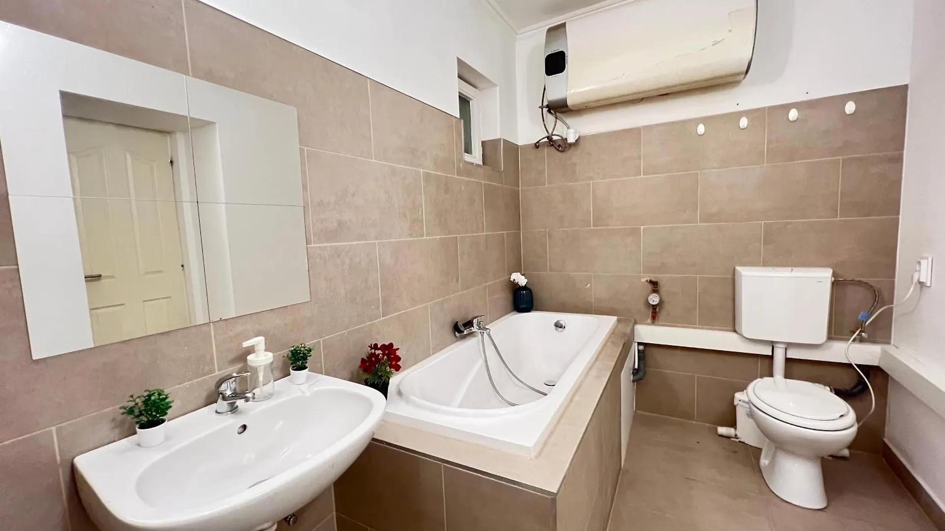 Baross Apartment With Convenience And Style Budapest